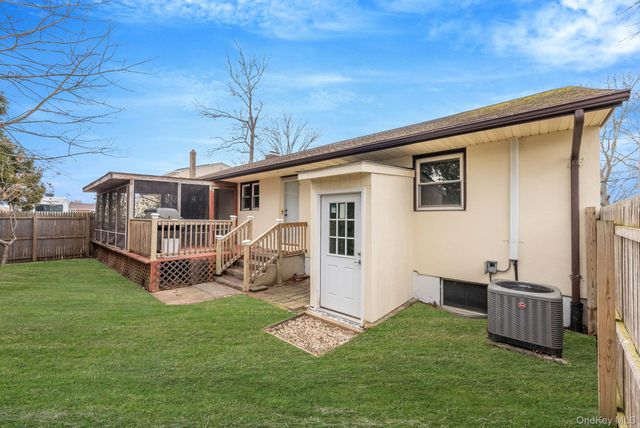 36 Maple Lane, Shirley, NY 11967