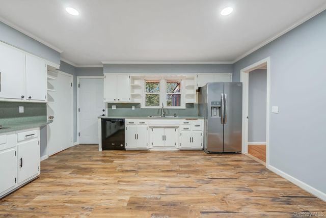 36 Maple Lane, Shirley, NY 11967