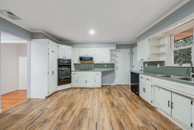 36 Maple Lane, Shirley, NY 11967