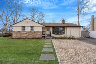 36 Maple Lane, Shirley, NY 11967