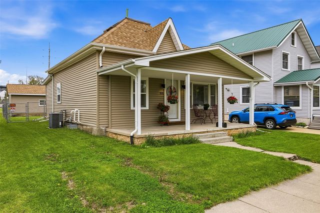 826 10th St SW, Cedar Rapids, IA 52404