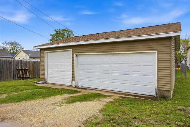 826 10th St SW, Cedar Rapids, IA 52404