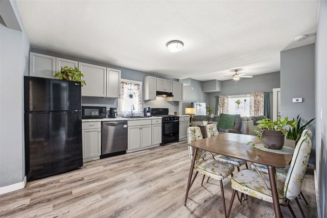 826 10th St SW, Cedar Rapids, IA 52404