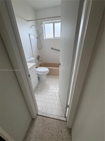 250 NE 41st St 250, Oakland Park, FL 33334