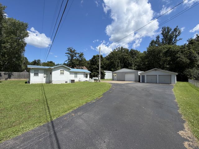 189 Leatherwood Lake Rd, Stewart, TN 37175