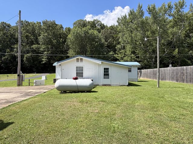 189 Leatherwood Lake Rd, Stewart, TN 37175
