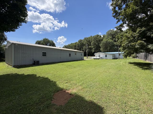 189 Leatherwood Lake Rd, Stewart, TN 37175