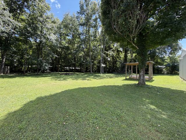 189 Leatherwood Lake Rd, Stewart, TN 37175