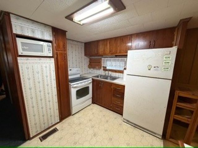 189 Leatherwood Lake Rd, Stewart, TN 37175