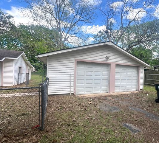 1011 Prairie Street, Columbus, TX 78934