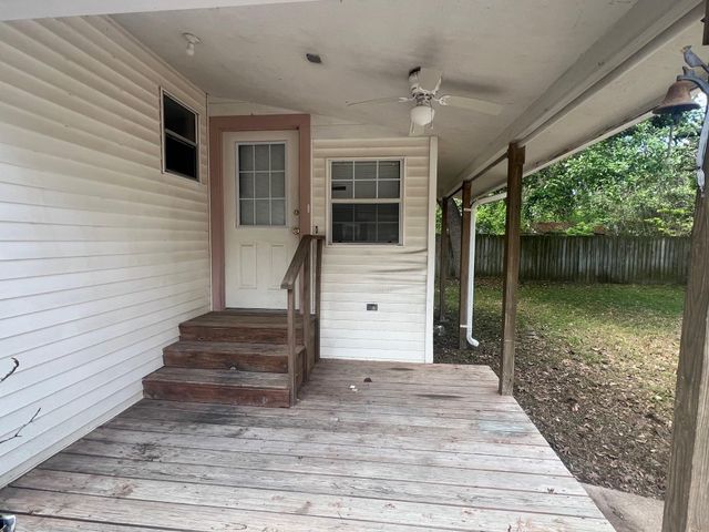 1011 Prairie Street, Columbus, TX 78934