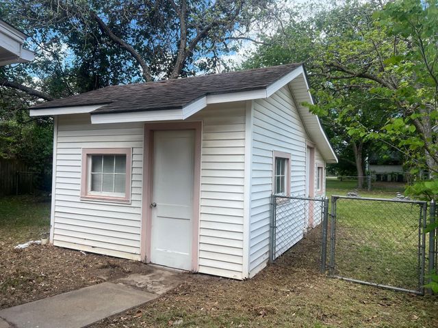 1011 Prairie Street, Columbus, TX 78934