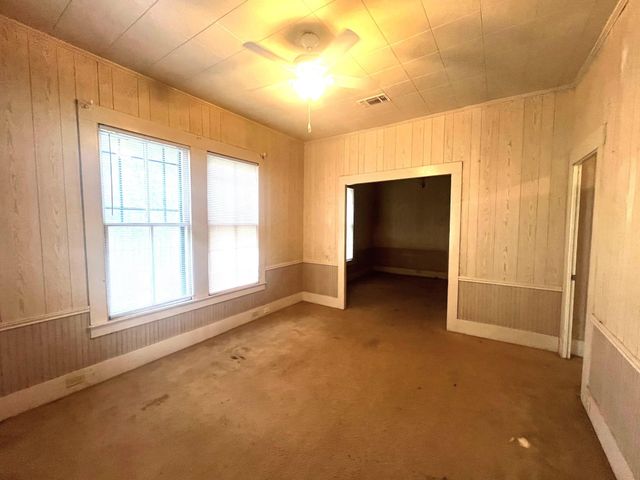 1011 Prairie Street, Columbus, TX 78934