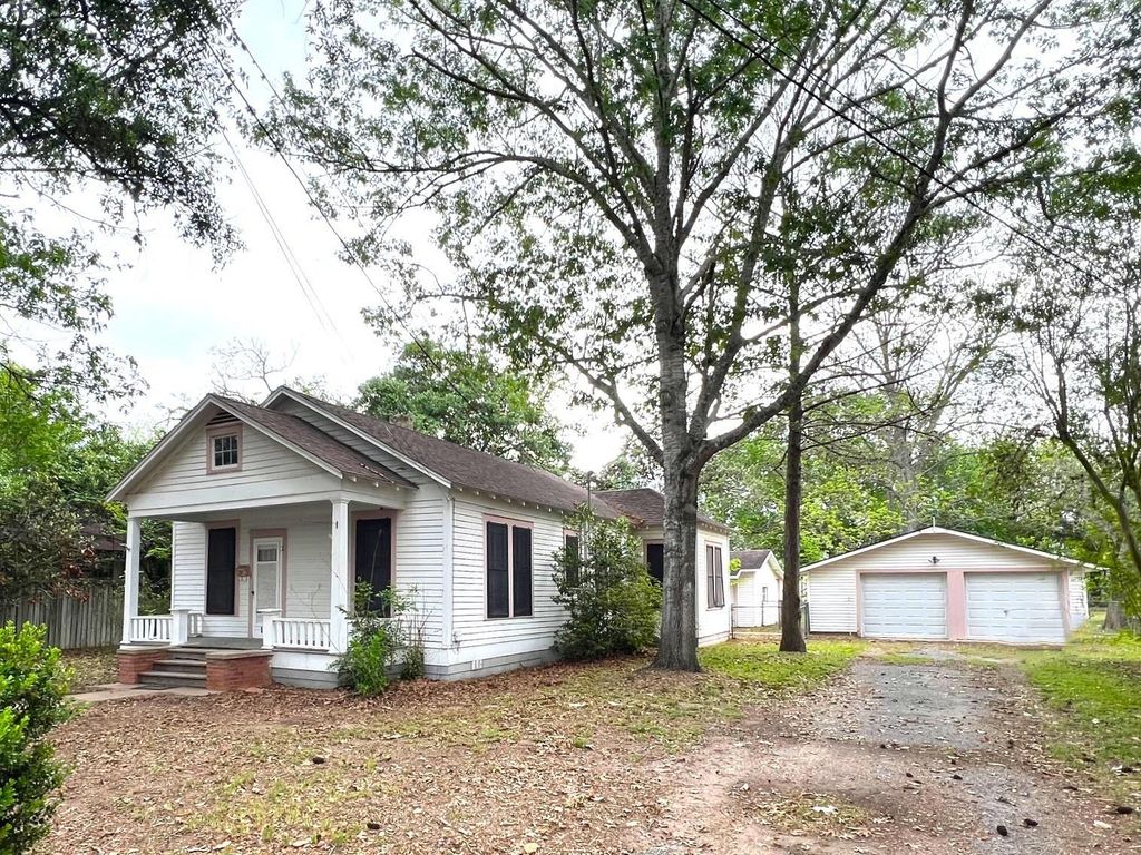 1011 Prairie Street, Columbus, TX 78934