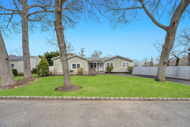 9 Wiggins Street, Ronkonkoma, NY 11779