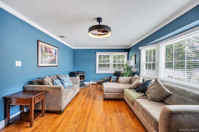 9 Wiggins Street, Ronkonkoma, NY 11779