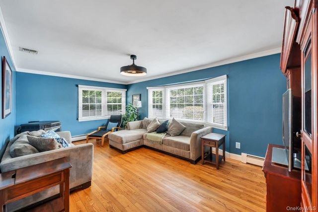 9 Wiggins Street, Ronkonkoma, NY 11779