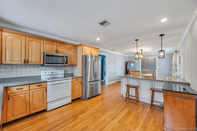 9 Wiggins Street, Ronkonkoma, NY 11779