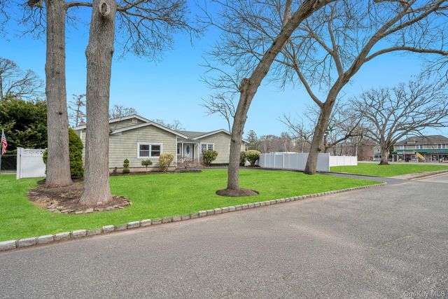 9 Wiggins Street, Ronkonkoma, NY 11779