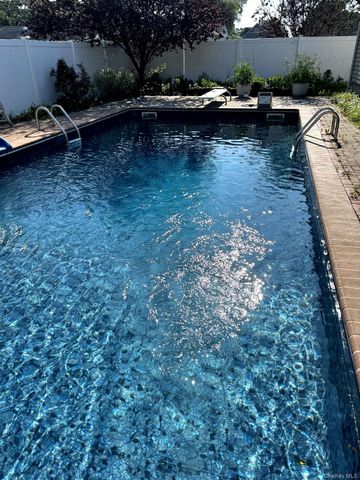 9 Wiggins Street, Ronkonkoma, NY 11779