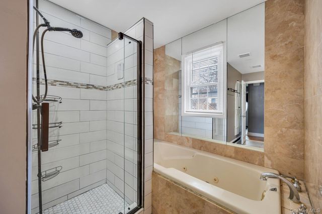 9 Wiggins Street, Ronkonkoma, NY 11779