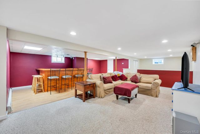 9 Wiggins Street, Ronkonkoma, NY 11779