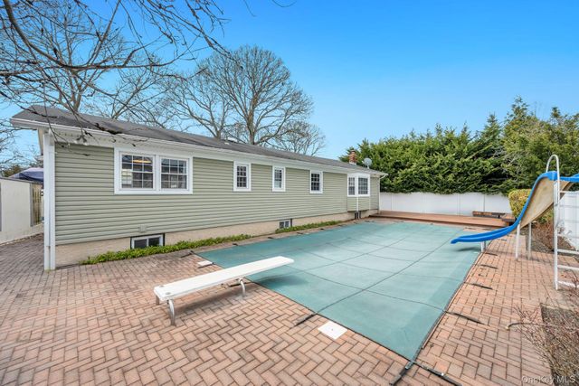 9 Wiggins Street, Ronkonkoma, NY 11779