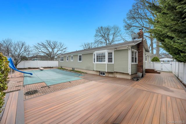 9 Wiggins Street, Ronkonkoma, NY 11779