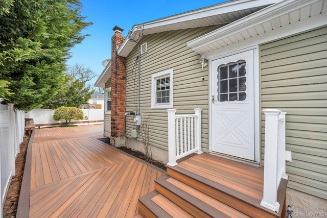 9 Wiggins Street, Ronkonkoma, NY 11779