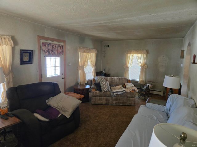 904 W State Street, Albany, IN 47320
