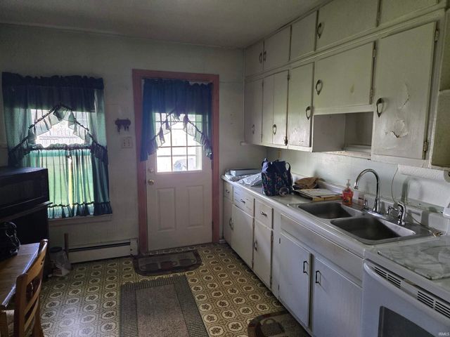 904 W State Street, Albany, IN 47320