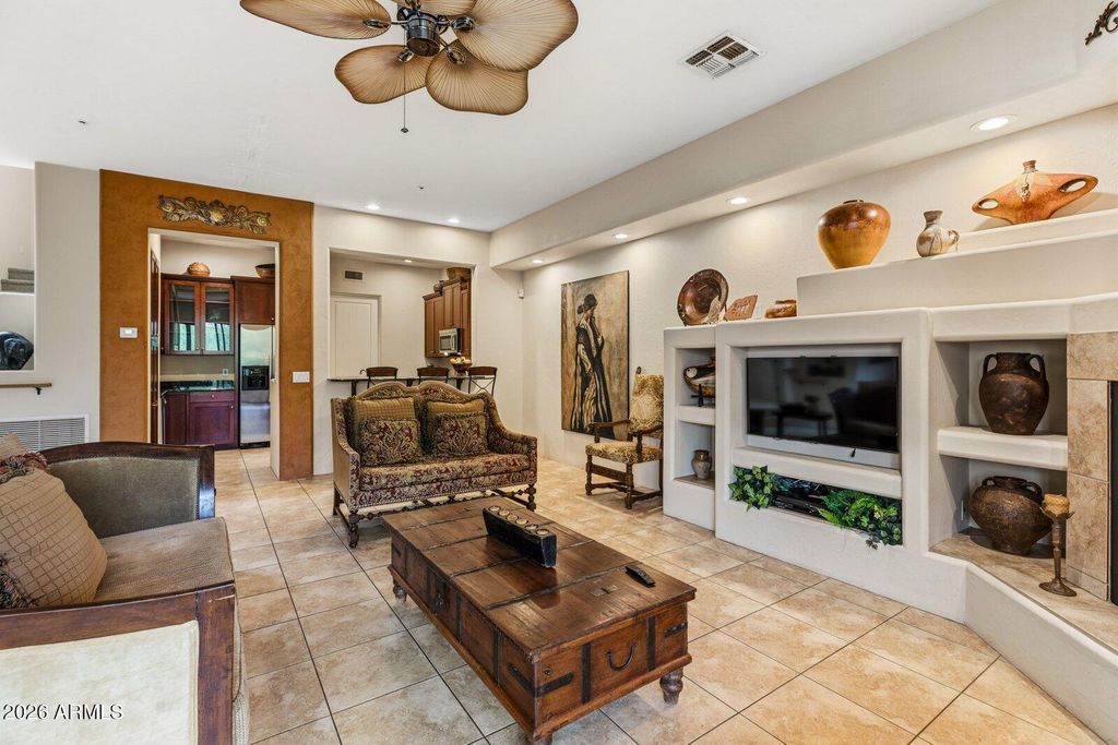 Image 11 of property listing at 10152 E WHITE FEATHER Lane, Scottsdale, AZ 85262