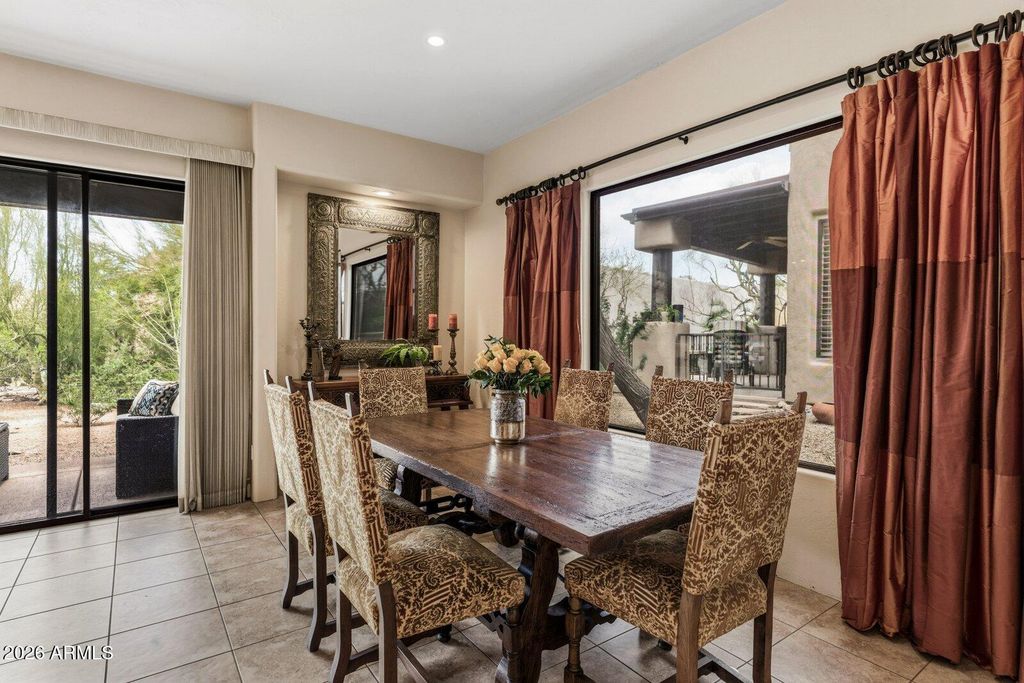 Image 12 of property listing at 10152 E WHITE FEATHER Lane, Scottsdale, AZ 85262