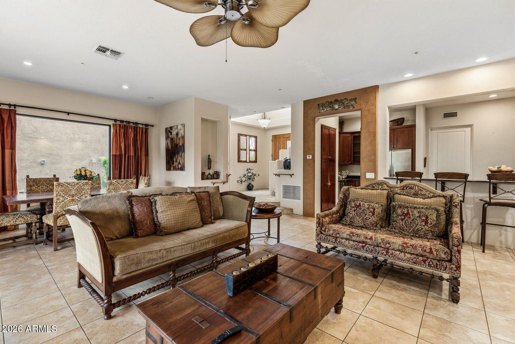 Image 15 of property listing at 10152 E WHITE FEATHER Lane, Scottsdale, AZ 85262