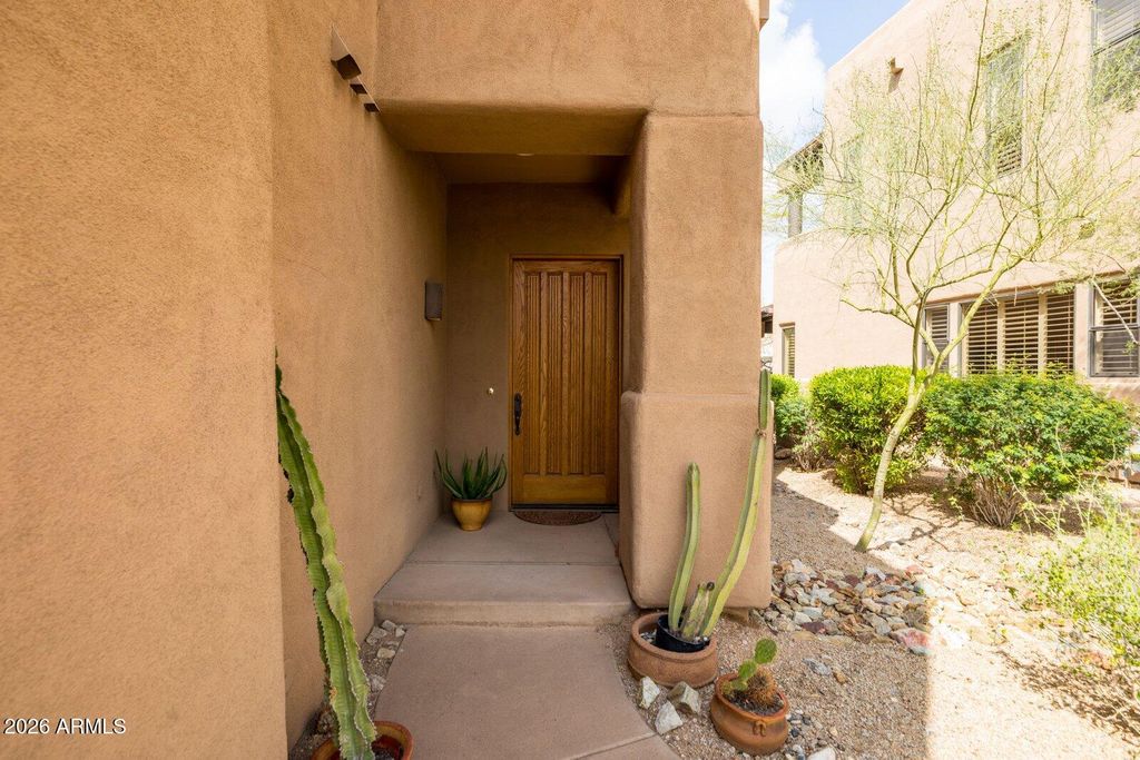 Image 5 of property listing at 10152 E WHITE FEATHER Lane, Scottsdale, AZ 85262