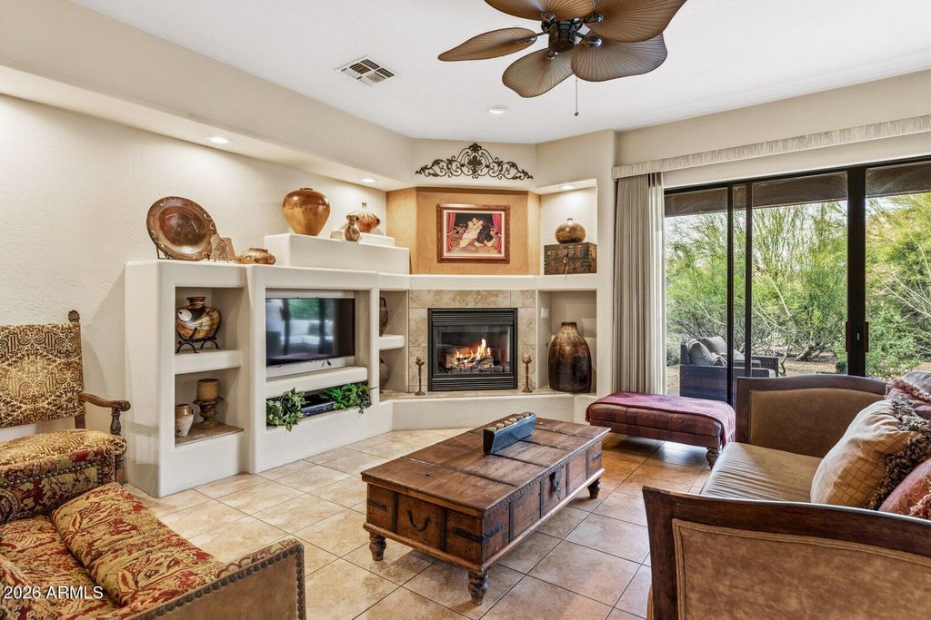 Image 9 of property listing at 10152 E WHITE FEATHER Lane, Scottsdale, AZ 85262