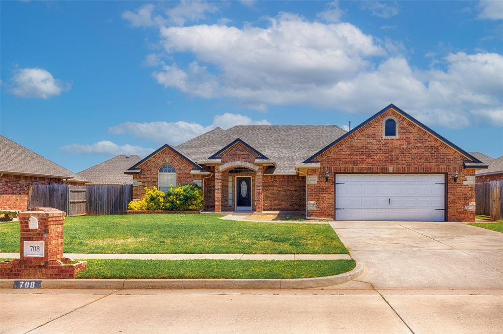 708 N Buckhorn Way, Mustang, OK 73064