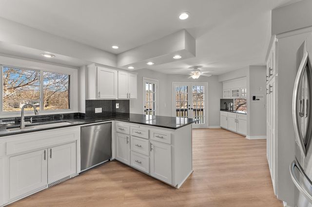 12060 48th Avenue N, Plymouth, MN 55442