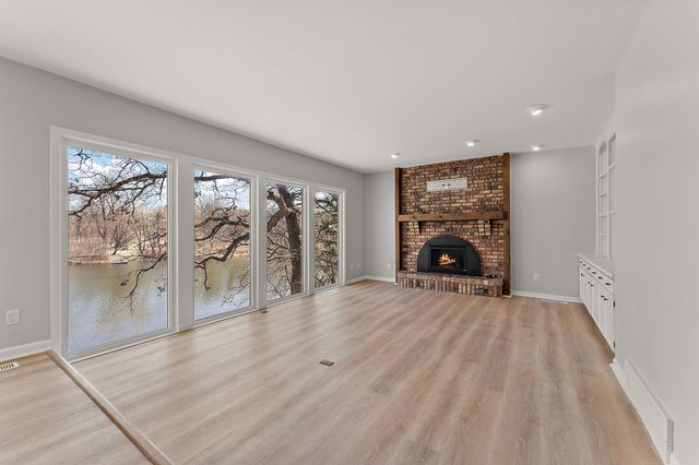 12060 48th Avenue N, Plymouth, MN 55442