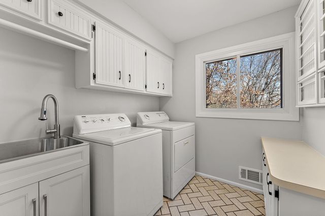 12060 48th Avenue N, Plymouth, MN 55442