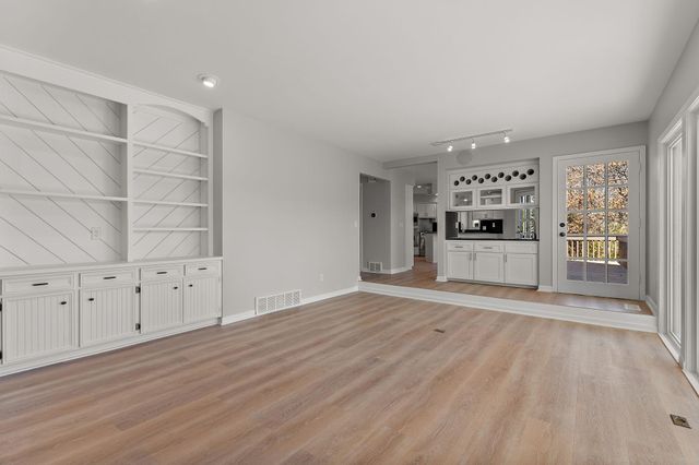 12060 48th Avenue N, Plymouth, MN 55442