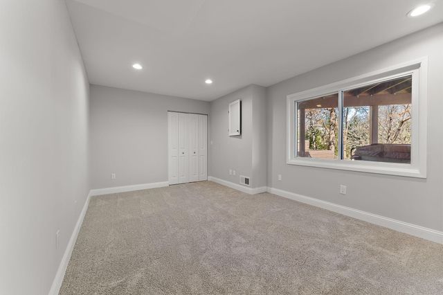 12060 48th Avenue N, Plymouth, MN 55442