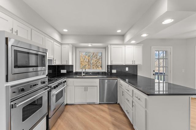 12060 48th Avenue N, Plymouth, MN 55442