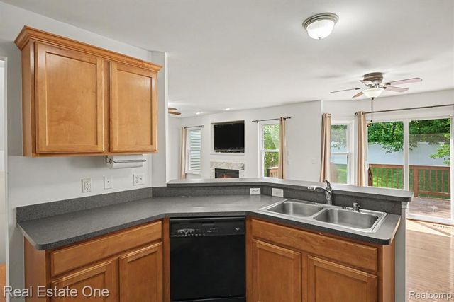 8025 Springdale Drive 48, White Lake, MI 48386