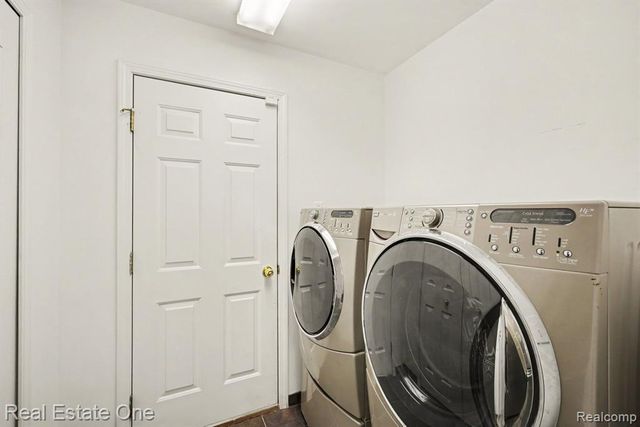 8025 Springdale Drive 48, White Lake, MI 48386