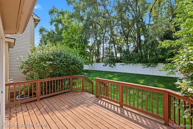 8025 Springdale Drive 48, White Lake, MI 48386