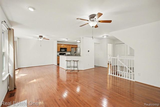 8025 Springdale Drive 48, White Lake, MI 48386