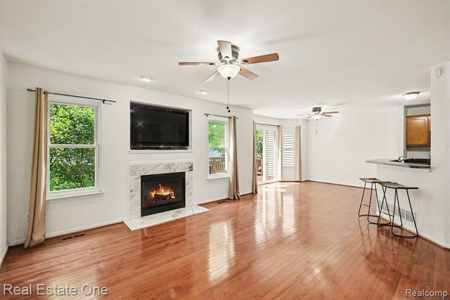 8025 Springdale Drive 48, White Lake, MI 48386