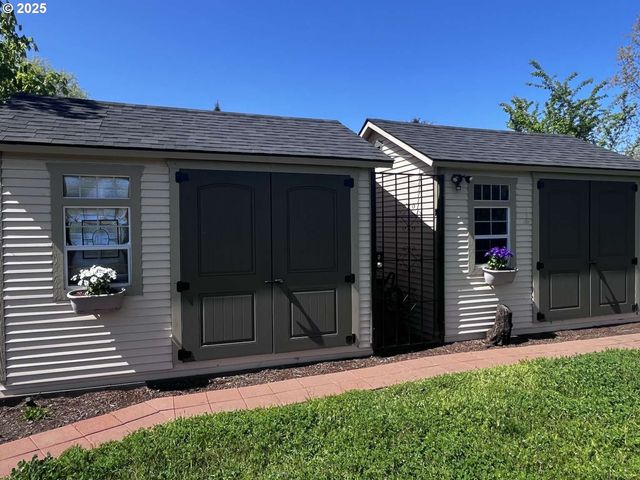 236 Se STEPHENS St, Roseburg, OR 97470