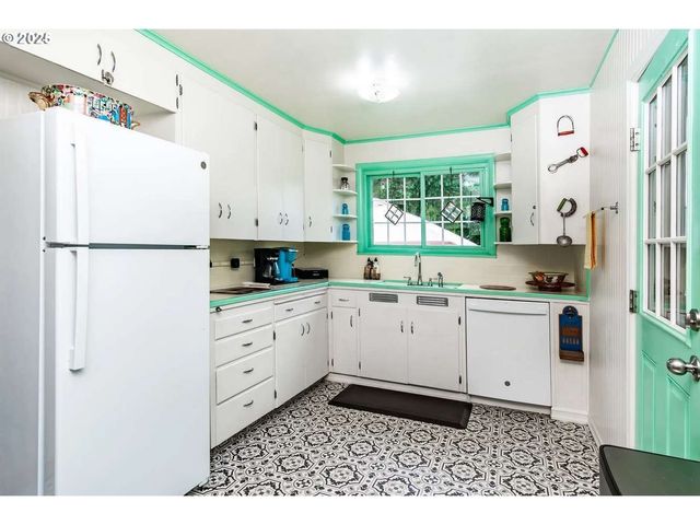 236 Se STEPHENS St, Roseburg, OR 97470